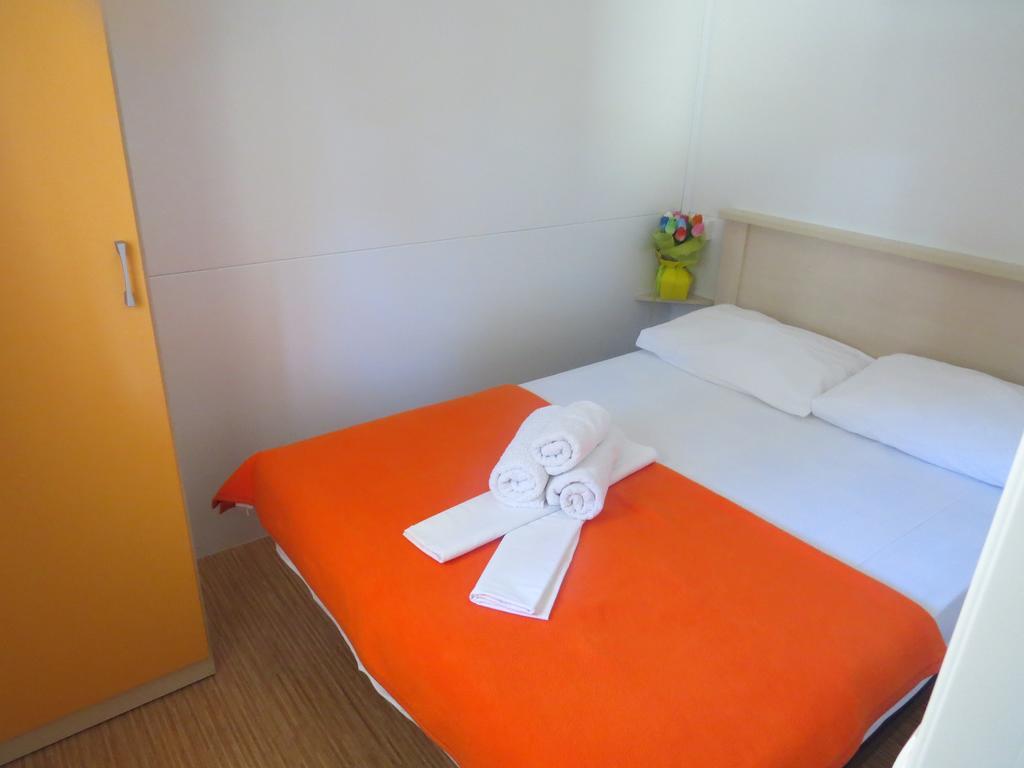 Camping Mia Bungalow & Mobile Home Weißenburg Zimmer foto